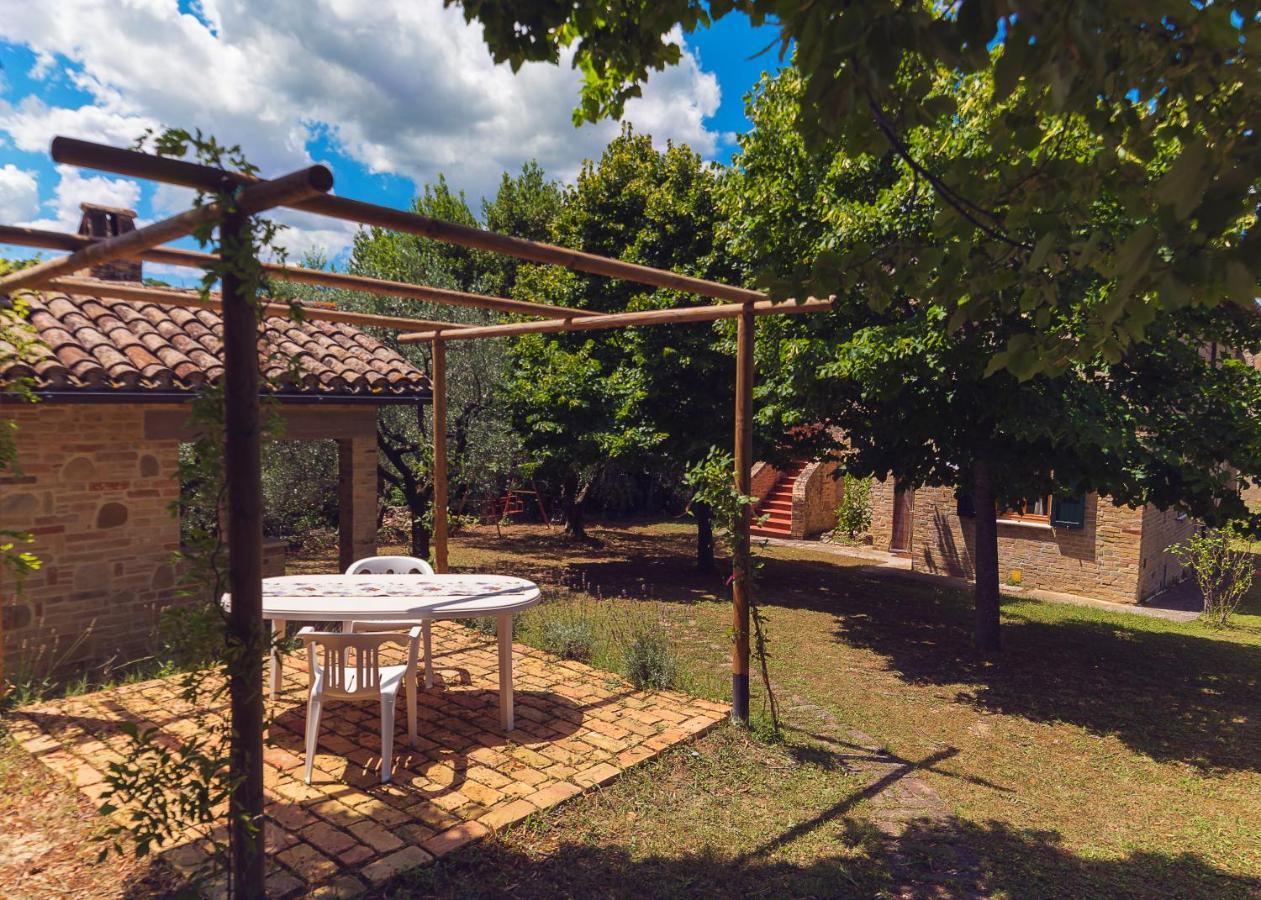 Guesthouse Casale Borgo Miriam Offida Bagian luar foto
