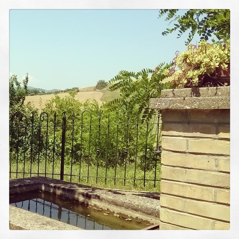 Guesthouse Casale Borgo Miriam Offida Ruang foto