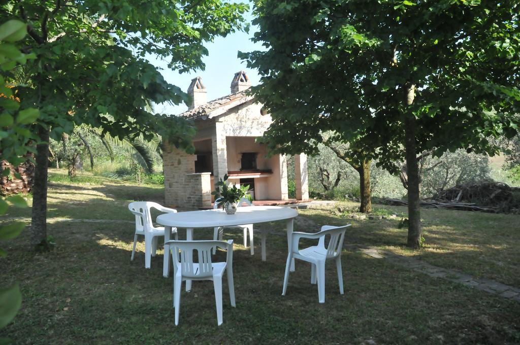 Guesthouse Casale Borgo Miriam Offida Ruang foto