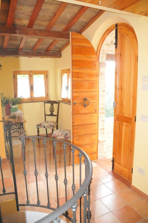 Guesthouse Casale Borgo Miriam Offida Ruang foto